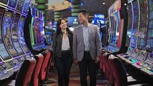 Tampilan antarmuka mobile wolutoto dengan berbagai permainan sportsbook dan kasino online